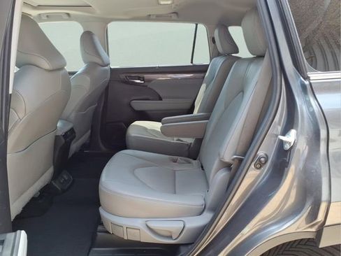 Used 2022 Toyota Highlander Limited AWD/4WD image 22