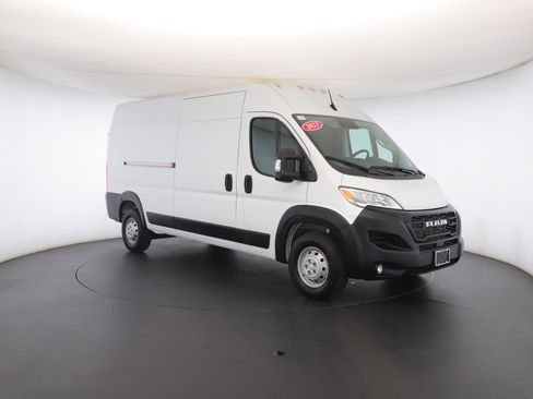 Used 2023 RAM ProMaster 2500 w/ Driver Convenience Group image 18