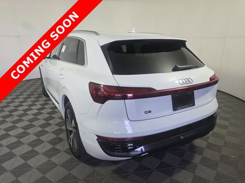 Used 2024 Audi Q8 e-tron Premium Plus w/ Premium Plus Package image 5