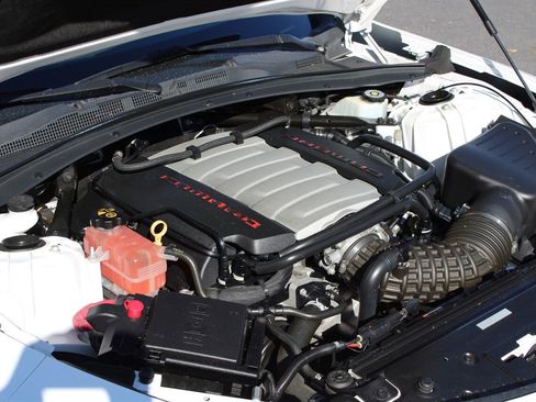 Used 2018 Chevrolet Camaro SS RWD image 15
