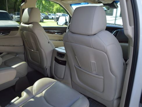 Used 2016 Cadillac Escalade ESV Luxury AWD/4WD image 27