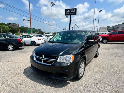 Used 2019 Dodge Grand Caravan SE FWD image 8