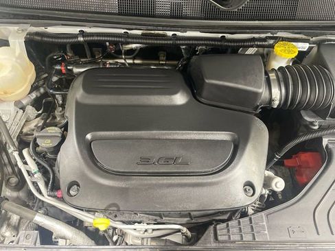 Certified 2023 Chrysler Pacifica Touring-L image 25