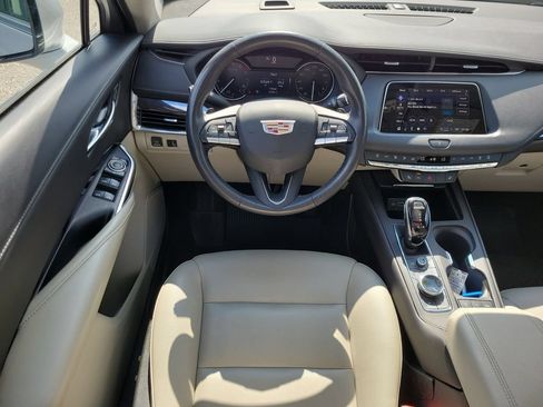 Certified 2022 Cadillac XT4 Luxury w/ Cold Weather Package FWD image 12