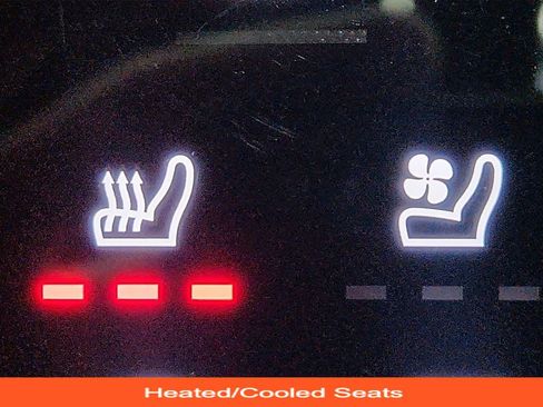 Used 2021 Porsche Cayenne w/ Premium Package image 24