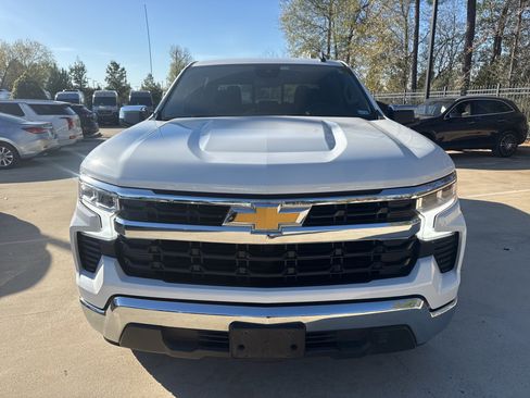 Used 2022 Chevrolet Silverado 1500 LT w/ Convenience Package II image 2