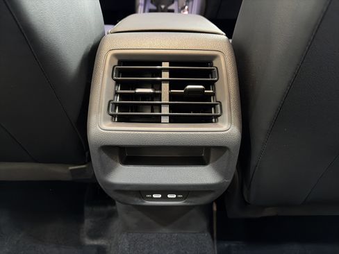 Used 2025 Volkswagen Tiguan SE R-Line image 26