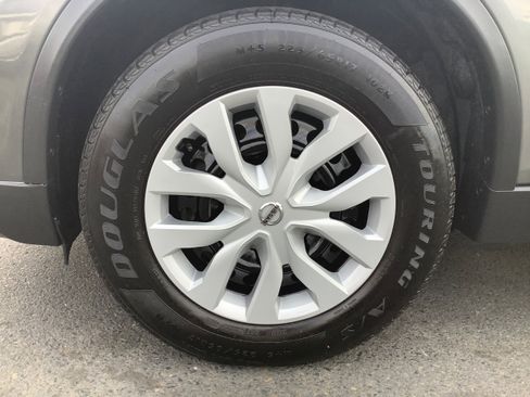 Used 2018 Nissan Rogue S image 20