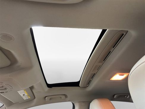 Used 2019 Buick Encore Essence w/ Experience Buick Package image 23