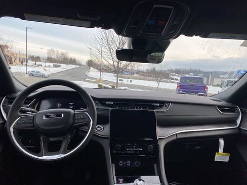 New 2025 Jeep Grand Cherokee Limited image 19