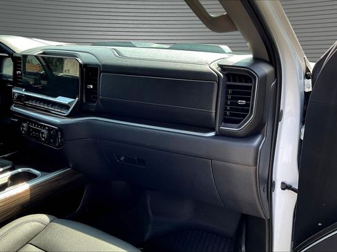 Used 2026 Chevrolet Silverado 1500 LT Trail Boss w/ Convenience Package II AWD/4WD image 18