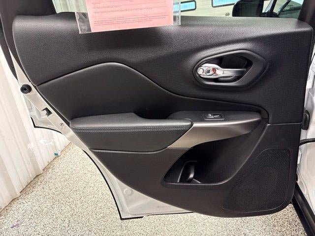 Used 2019 Jeep Cherokee Latitude Plus w/ Cold Weather Group FWD image 26