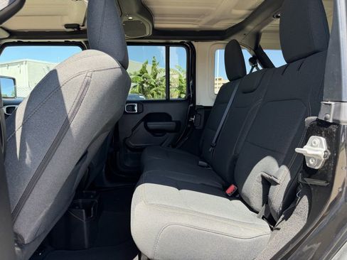 Used 2025 Jeep Wrangler Unlimited Sport AWD/4WD image 27