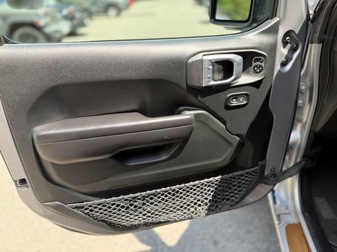 Used 2021 Jeep Wrangler Unlimited Rubicon AWD/4WD image 18