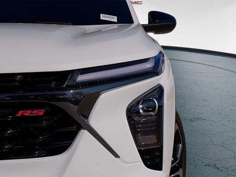 Certified 2025 Chevrolet Trax RS w/ Sunroof Package image 3