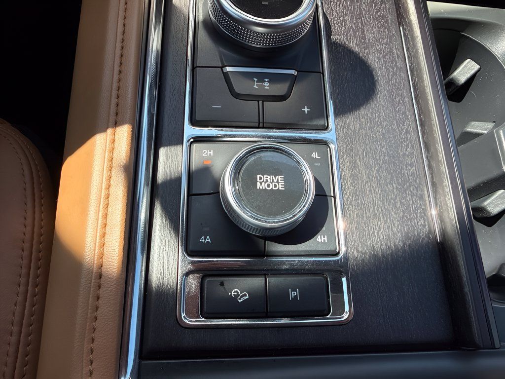 Used 2024 Ford Expedition Platinum AWD/4WD image 22
