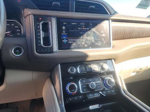 Used 2021 GMC Yukon Denali w/ Denali Premium Package image 11