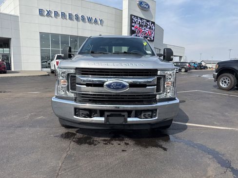 Used 2018 Ford F250 XLT image 2
