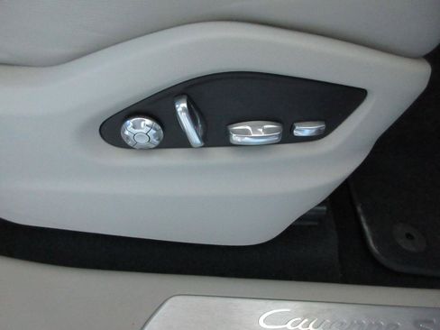 Used 2021 Porsche Cayenne S AWD/4WD image 23