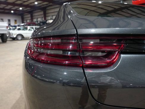 Used 2017 Porsche Panamera 4 image 33