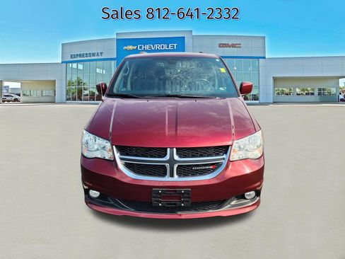 Used 2020 Dodge Grand Caravan SXT FWD image 2