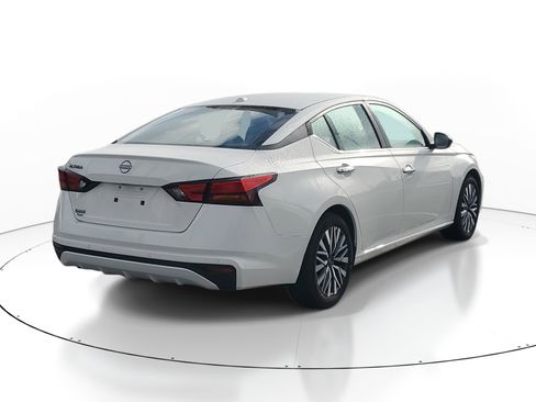 Used 2025 Nissan Altima 2.5 SV image 4