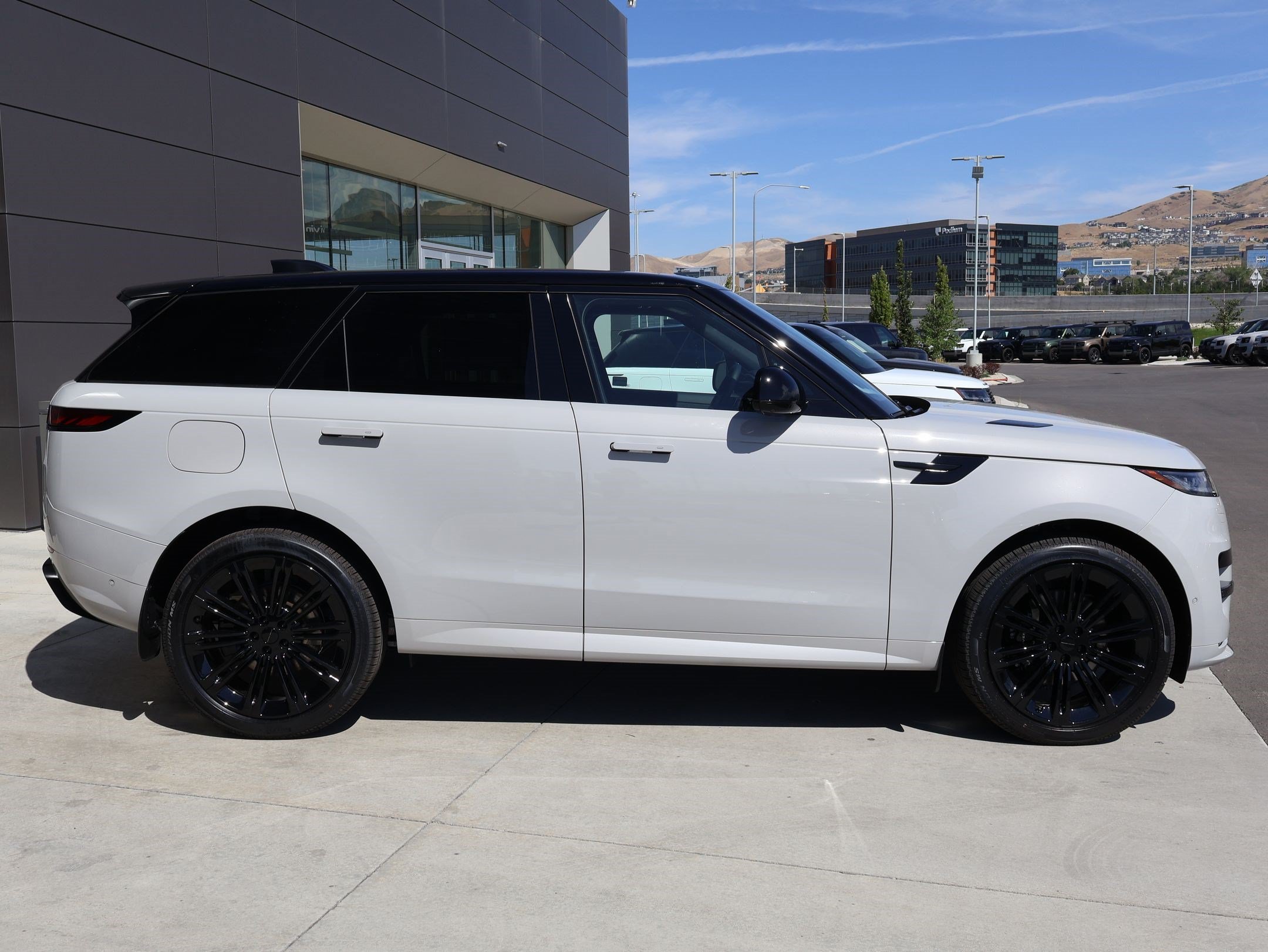 New 2026 Land Rover Range Rover Sport Dynamic SE AWD/4WD image 4