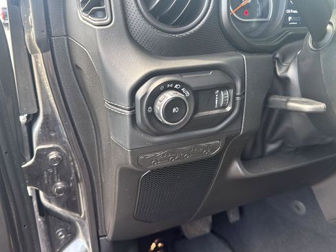 Used 2025 Jeep Wrangler Unlimited Rubicon image 17