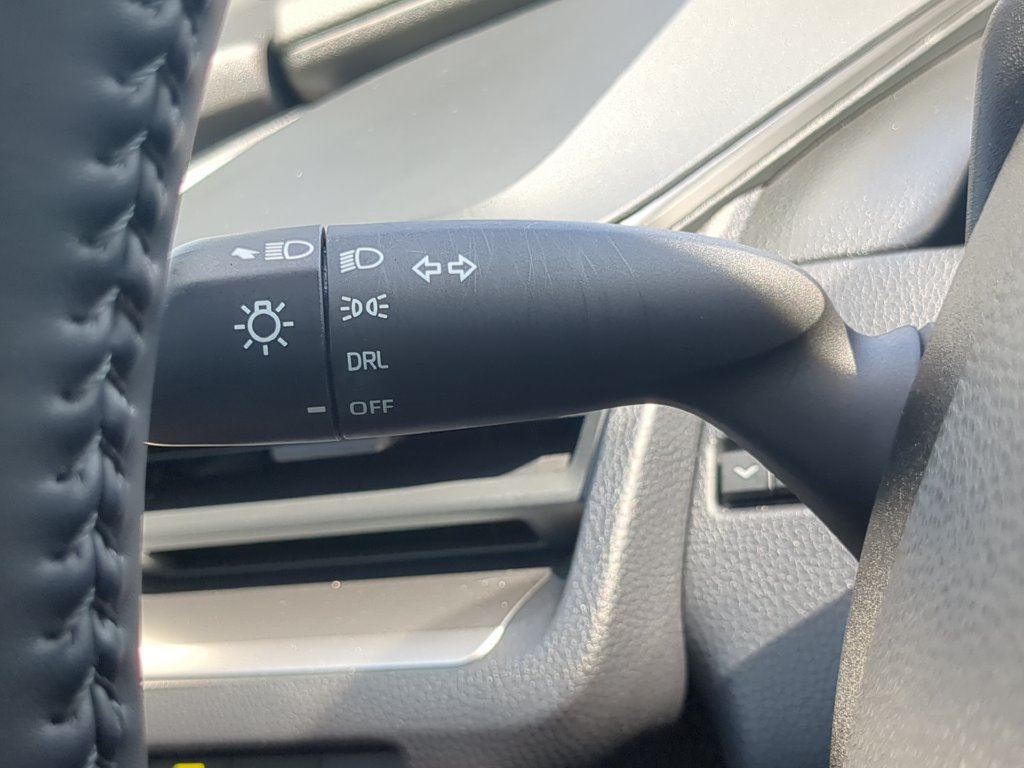 Used 2025 Toyota Prius LE FWD image 24