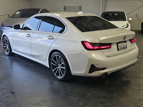 Used 2022 BMW 330i Sedan w/ Convenience Package RWD image 2