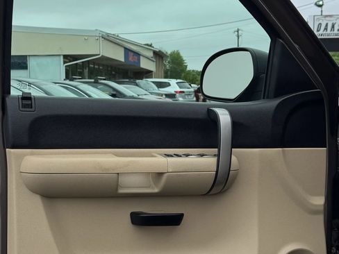 Used 2007 Chevrolet Silverado 1500 LT w/ Towing Package image 12