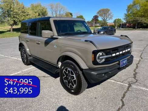 Used 2025 Ford Bronco Outer Banks AWD/4WD image 1