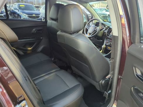 Certified 2022 Chevrolet Trax LT w/ LT Convenience Package image 19
