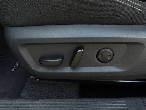 Used 2025 Nissan Rogue SV FWD image 11