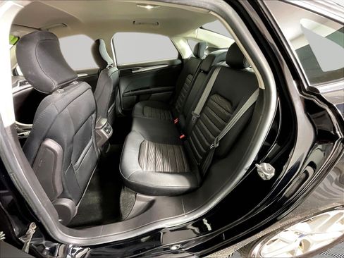 Used 2016 Ford Fusion SE FWD image 22