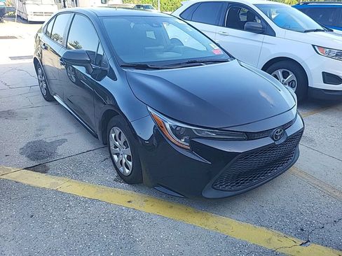 Used 2021 Toyota Corolla LE FWD image 2