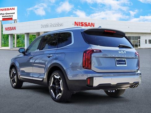 Used 2025 Kia Telluride S FWD image 3