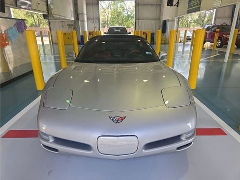 Used 2004 Chevrolet Corvette Convertible w/ Preferred Equipment Group RWD image 2