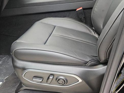 New 2026 Jeep Grand Wagoneer 2WD image 4