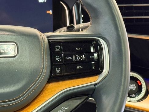 Used 2022 Jeep Grand Wagoneer Series II w/ Premium Group II image 18