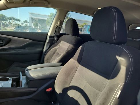Used 2016 Nissan Murano S image 18