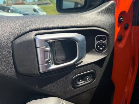 Used 2023 Jeep Wrangler Unlimited Sahara AWD/4WD image 11