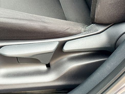 Used 2022 Toyota Prius L Eco image 23