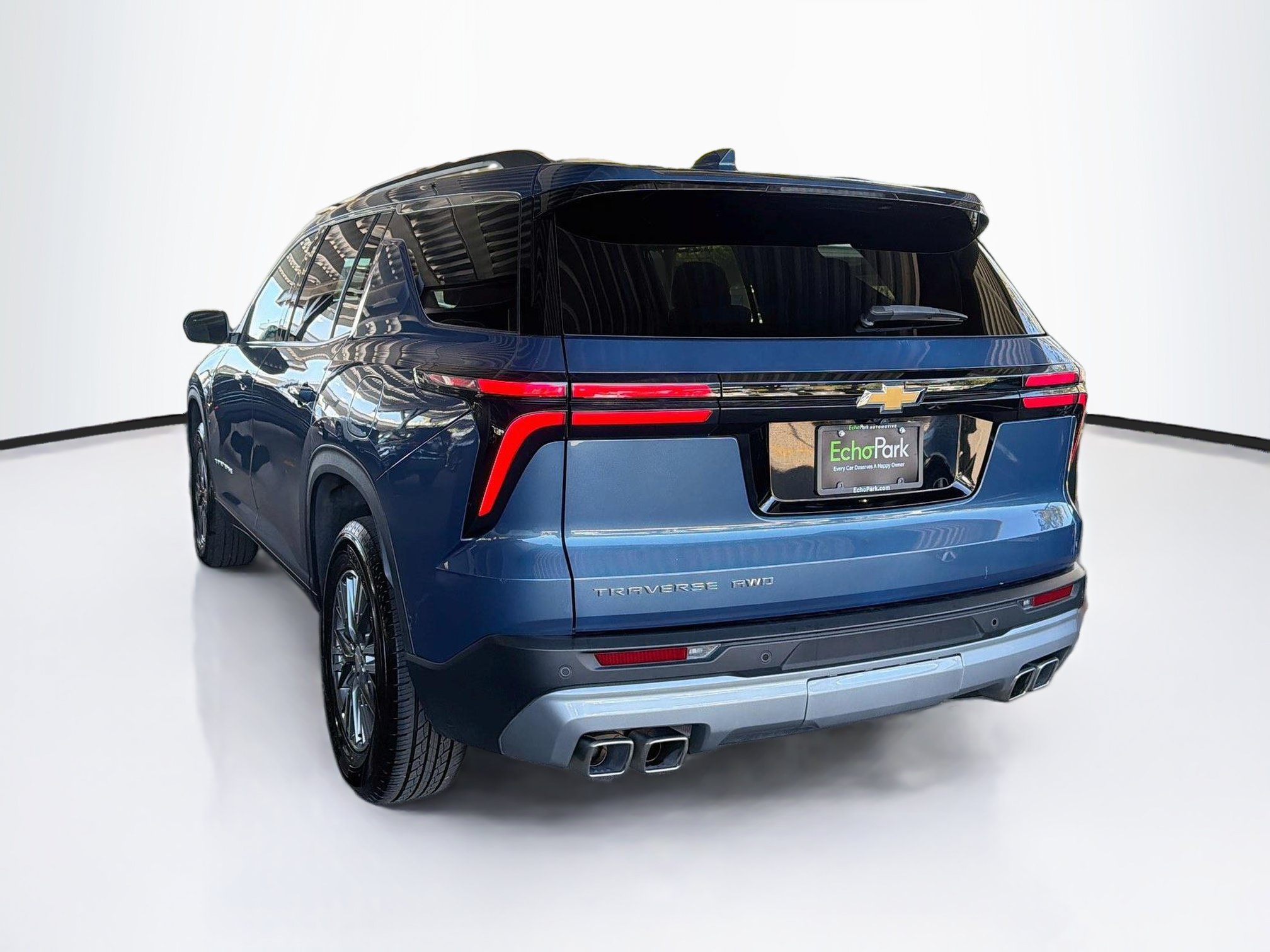 Used 2025 Chevrolet Traverse LT AWD/4WD image 5
