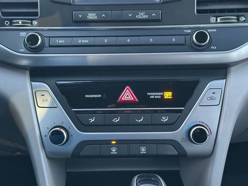 Used 2017 Hyundai Elantra SE image 34