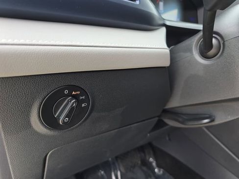 Used 2024 Volkswagen Taos SE image 28