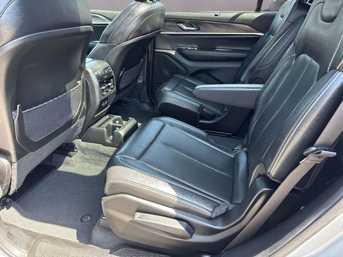 Used 2024 Jeep Grand Cherokee L Limited w/ Luxury Tech Group II image 12