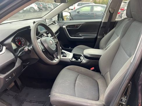 Used 2021 Toyota RAV4 LE image 16