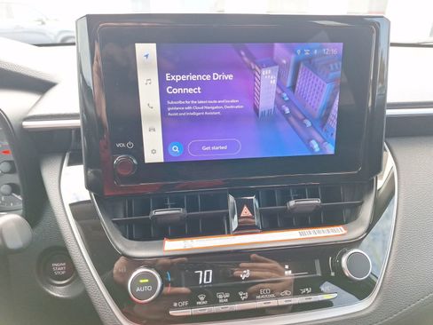 Used 2025 Toyota Corolla Cross LE image 28