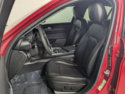 Used 2019 Alfa Romeo Giulia w/ Nero Edizione RWD image 12